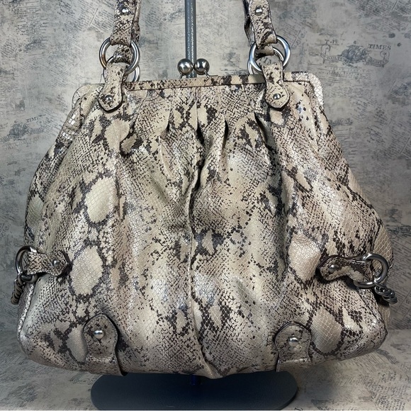 Kenneth Cole Snake Embossed Leather Bag with Kiss-lock Closure - Picture 4 of 13